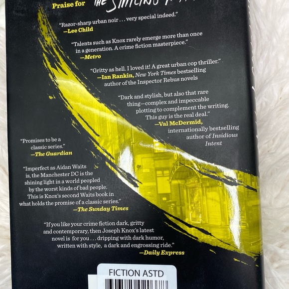 Book Bundle: 3 New Novels - Picture 5 of 10